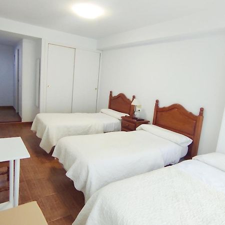 Pension Villa ** 코밀라스 외부 사진
