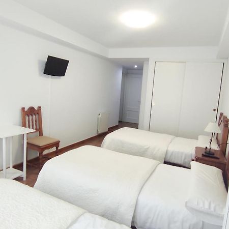 Pension Villa ** 코밀라스 외부 사진