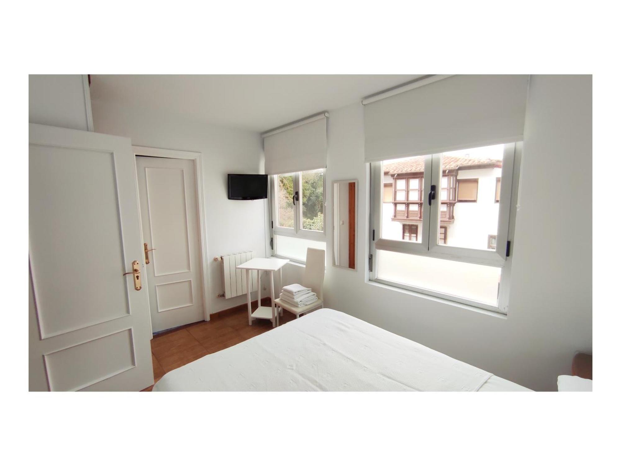 Pension Villa ** 코밀라스 외부 사진