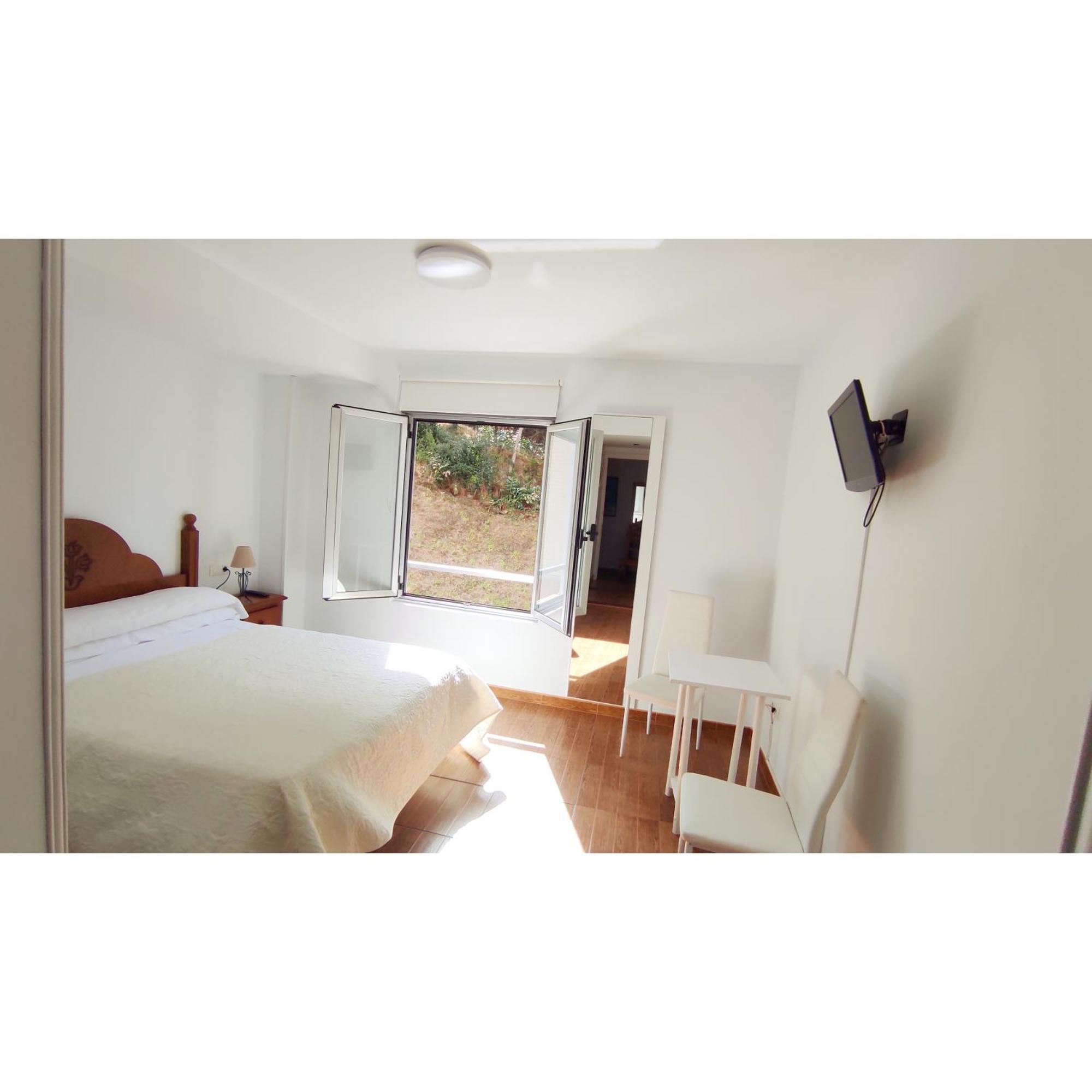 Pension Villa ** 코밀라스 외부 사진