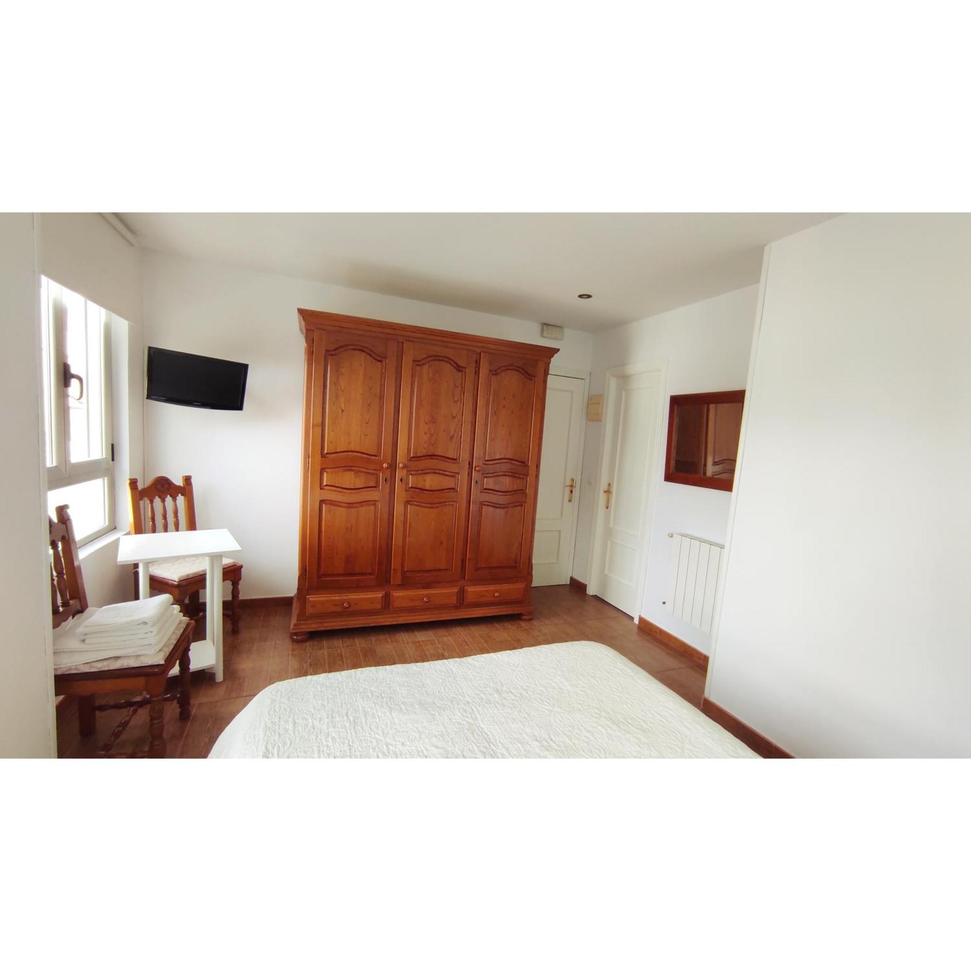 Pension Villa ** 코밀라스 외부 사진