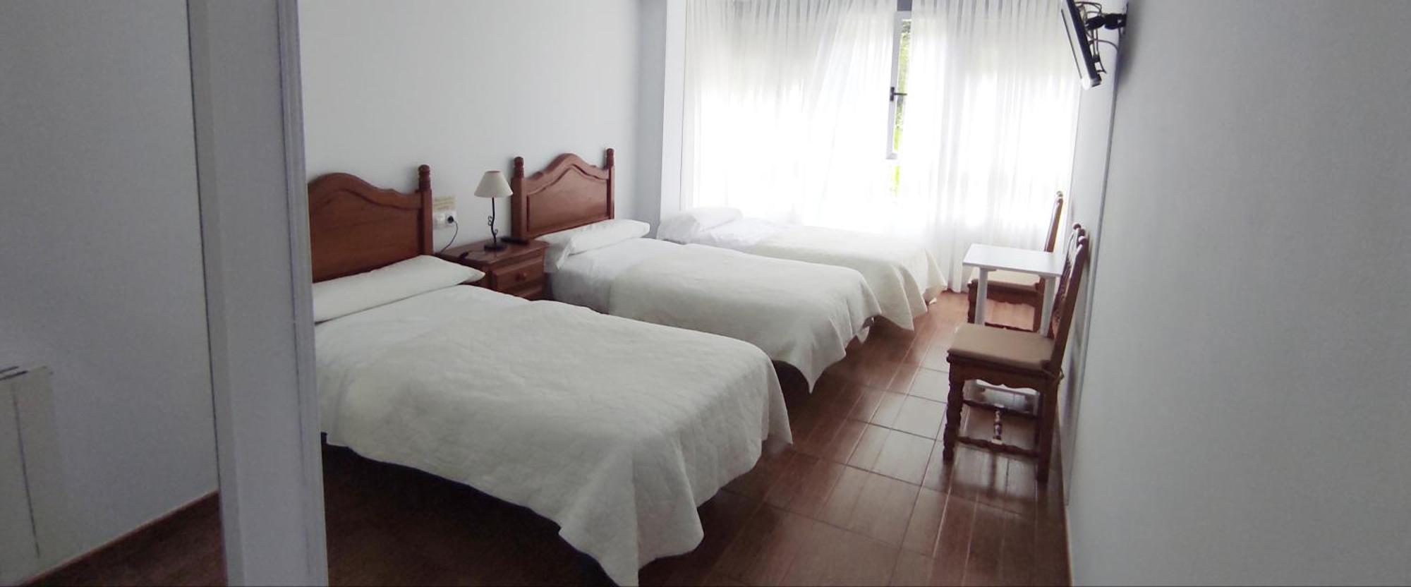 Pension Villa ** 코밀라스 외부 사진